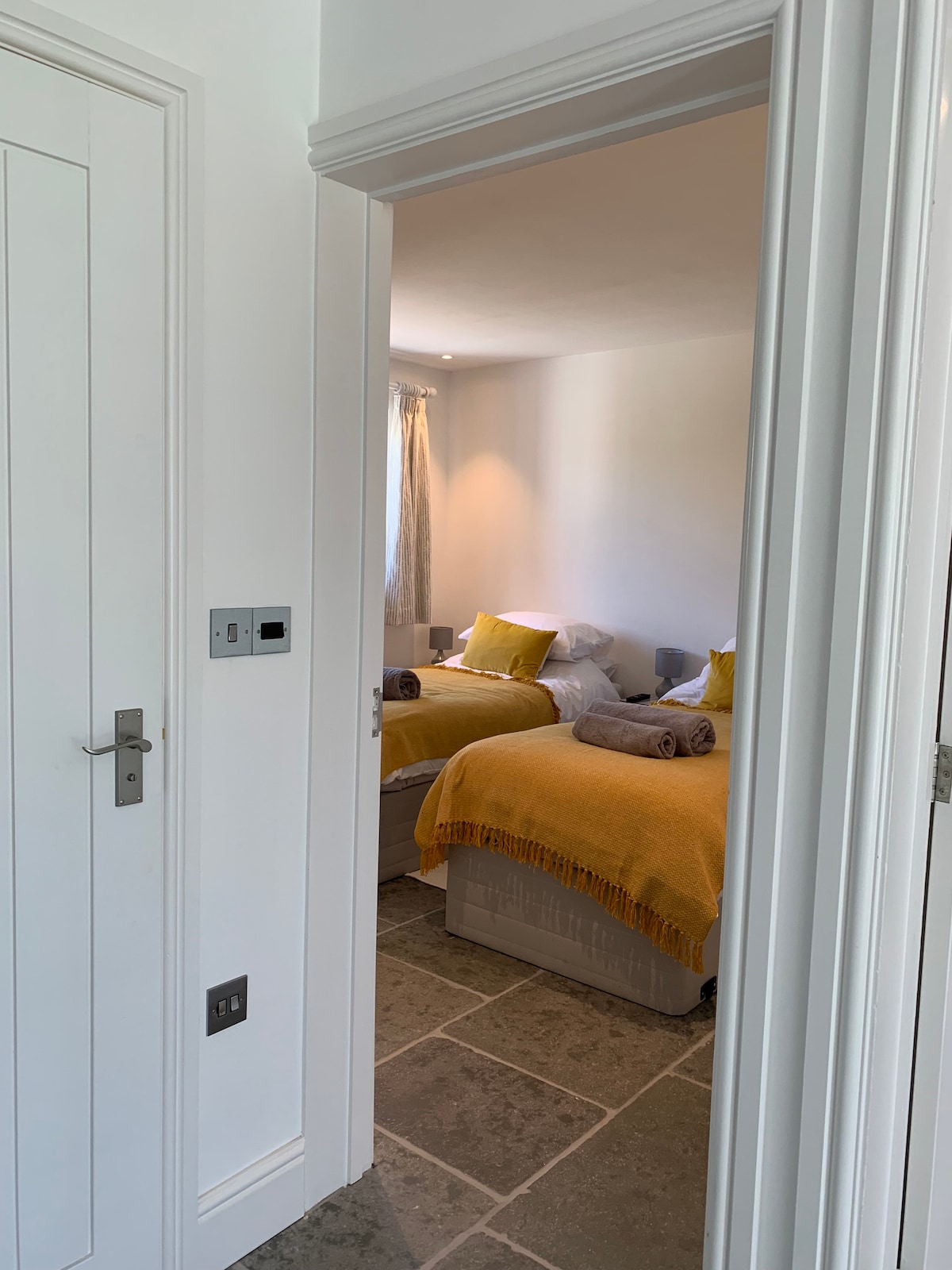 Beds can be 2 single or 1 Super King