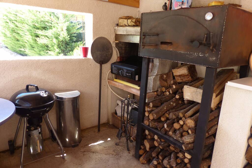 cuisine d ete avec four pizza ,plancha ,barbecue ,friteuse