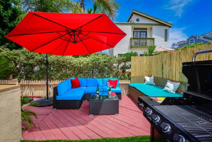 ☀ Mission Beach Mega Mansion Sleeps 16☀ gallery image 4