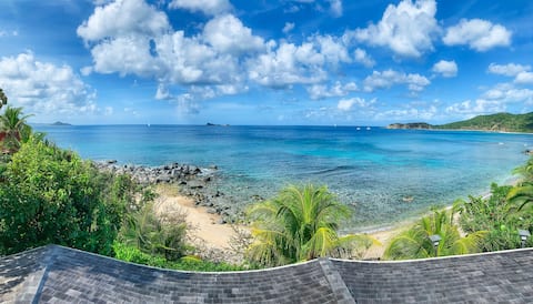 Sunset Watch-Affordable luxury on a beachfront lot