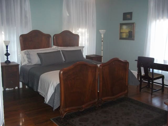 Charming Room in Historic Covington