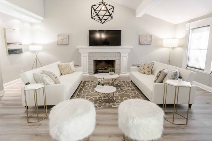 Luxury 5br/3ba Huge Pool LV Strip 8min Slps 16!