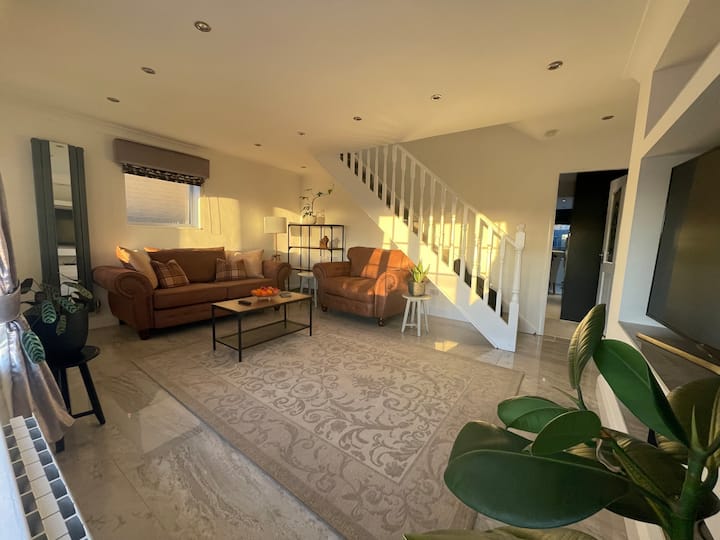 Stunning 3 Bedroom Dutch barn cottage with parking Houses for Rent in StocktononTees