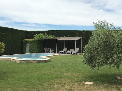 Nice closed garden house and private pool