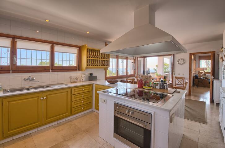 Begur Villa for 8 near beach and with private pool gallery image 5