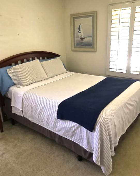 2nd Bedroom has Queen bed with almost new firm mattress