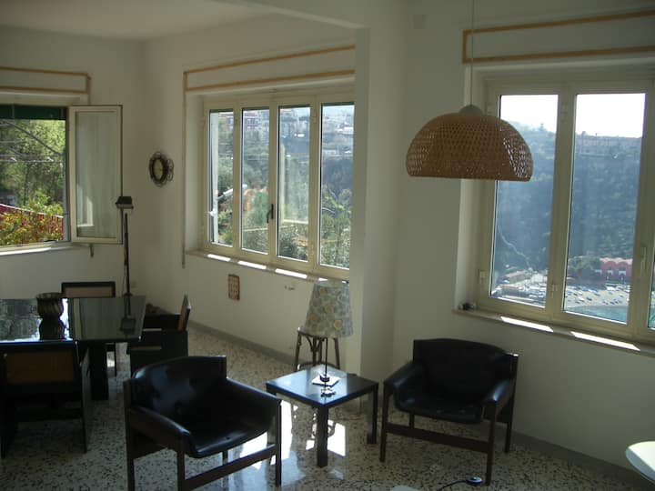 Панорамната всекидневна с две стаи