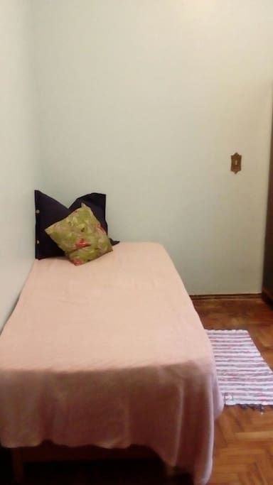 cama de solteiro confortável