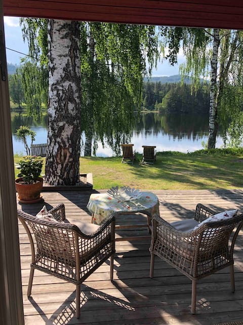 Idyllic country house, jetty & beach at the river