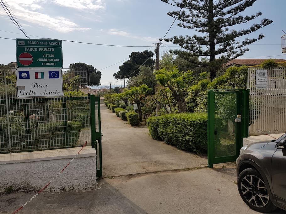 Ingresso Parco con accesso diretto su spiaggia zona Lago