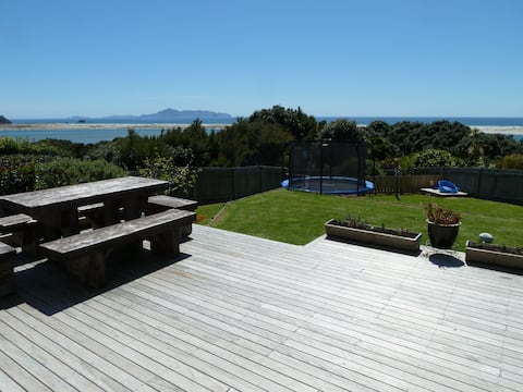 Mangawhai -Clifftop Family Friendly Home Sleeps 16