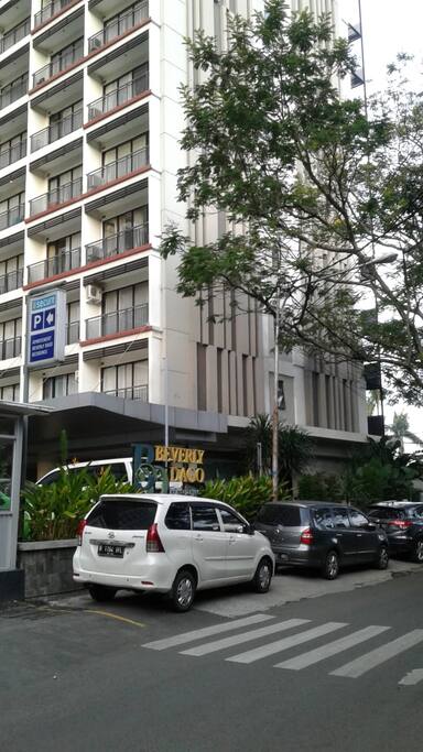 Kamar terletak di lantai 1, di atas lantai dasar (GF).