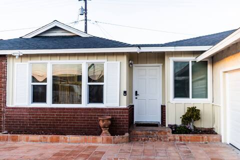 Cozy 3 bedroom home with pool close to SoFi