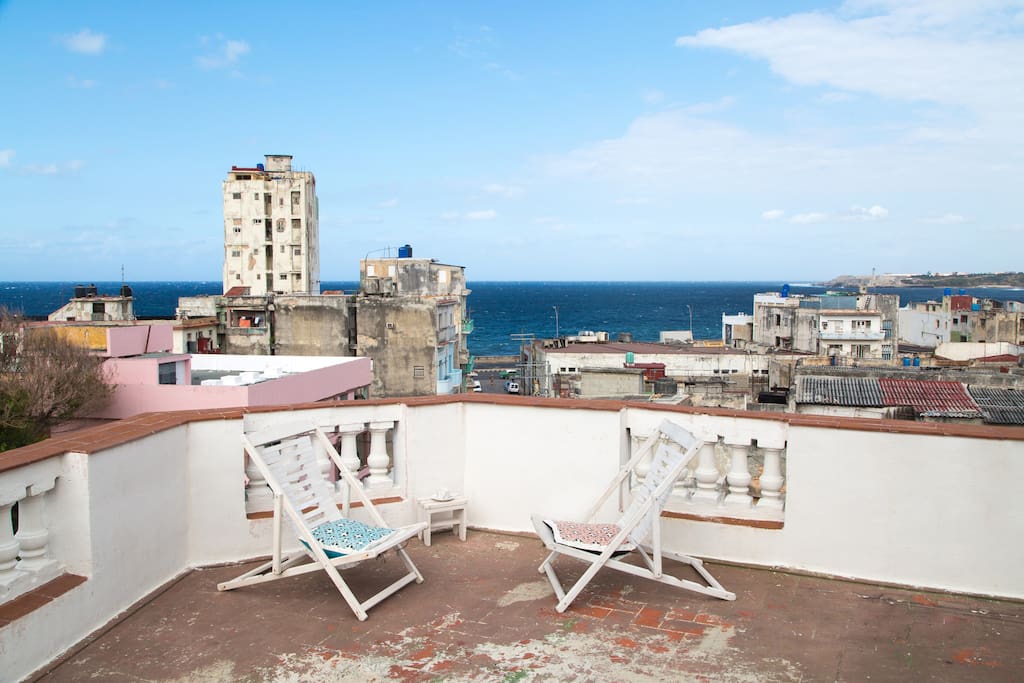 terraza con vista al Malecón