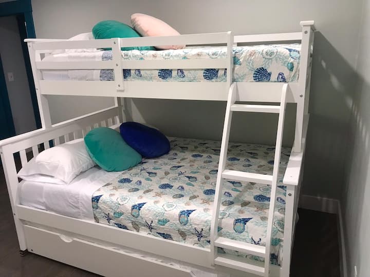 Kitanda cha mgeni 2. Kimejaa / Pacha / Pacha