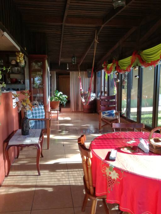 Terraza con ventanas para disfrutar la vista