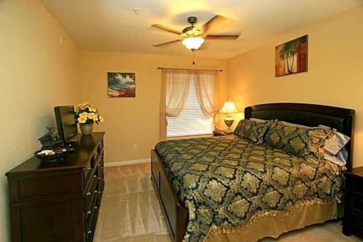 חדר שינה 2d - מיטת קינג סייז. כרית שינה מושלמת Serta - מזרן קטיפתי נוח מאוד. מצעי כותנה מצרית