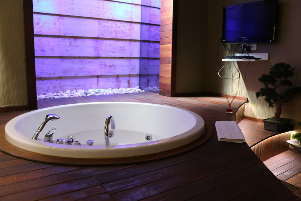 JACUZZI