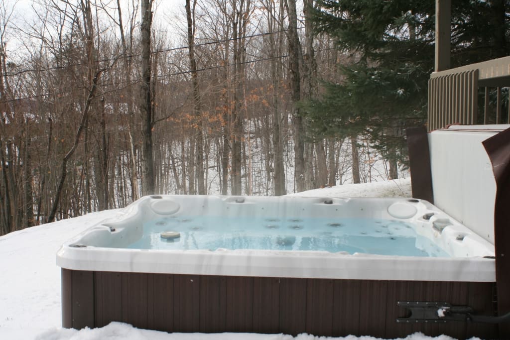 HOT TUB right off the rear deck