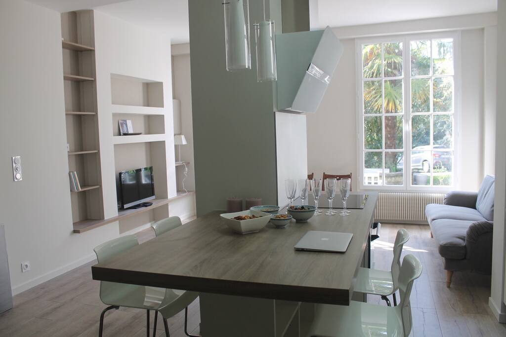le salon ouvert sur la cuisine