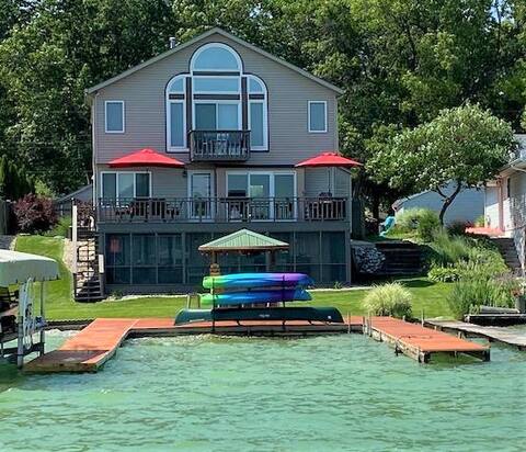 Lakefront home on beautiful Simonton Lake