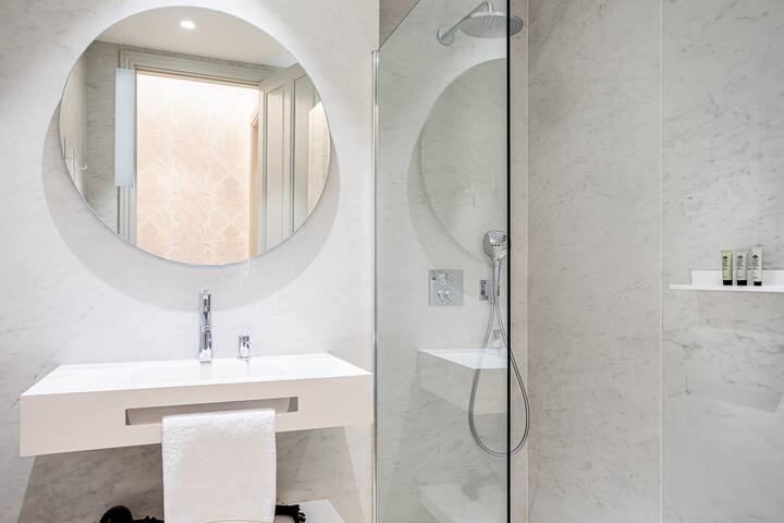 “La Bella Easo” brand new&style at La Concha beach gallery image 5