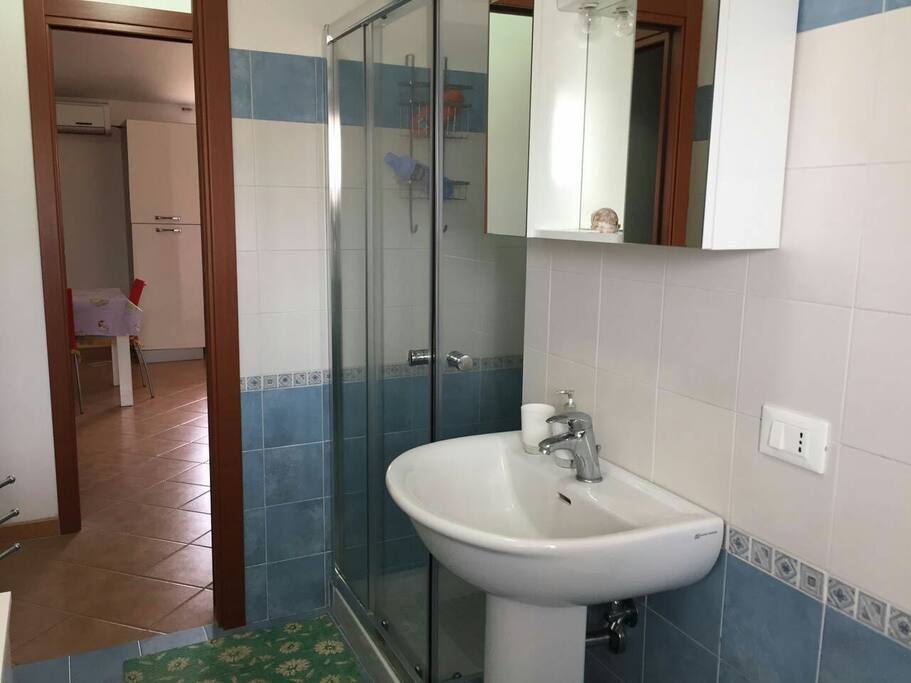 BAGNO CON DOCCIA