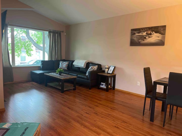Home Away From Home - 4bdrm - Winnipeg