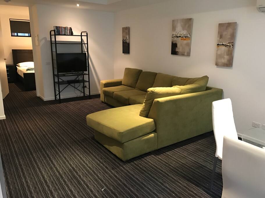 Spacious lounge / dining