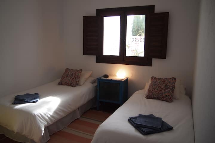 Оваа двокреветна соба е удобна и удобна (и омилена на нашите деца!)