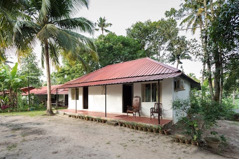 Green Earth Farm stay Cottage by the Aanjili Tree