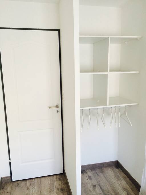 Chambre : penderie