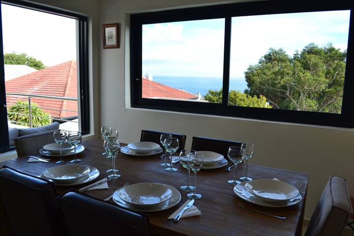 Luxury 2 bed duplex with sea view in Camps Bay gallery image 4