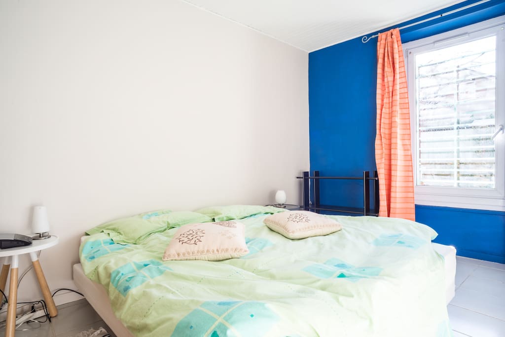 chambre spacieuse et claire