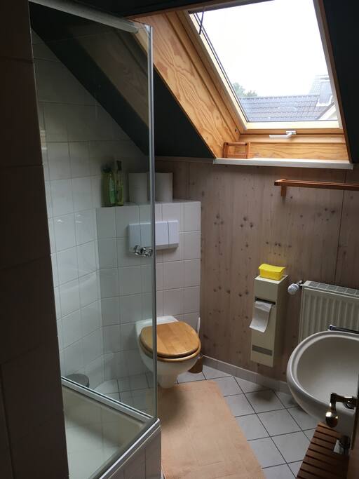 Dusche/WC Waschbecken