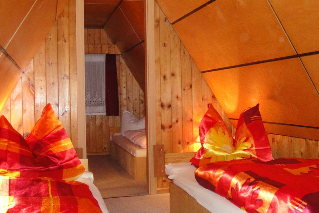 Die zwei Schlafräume obere Etage