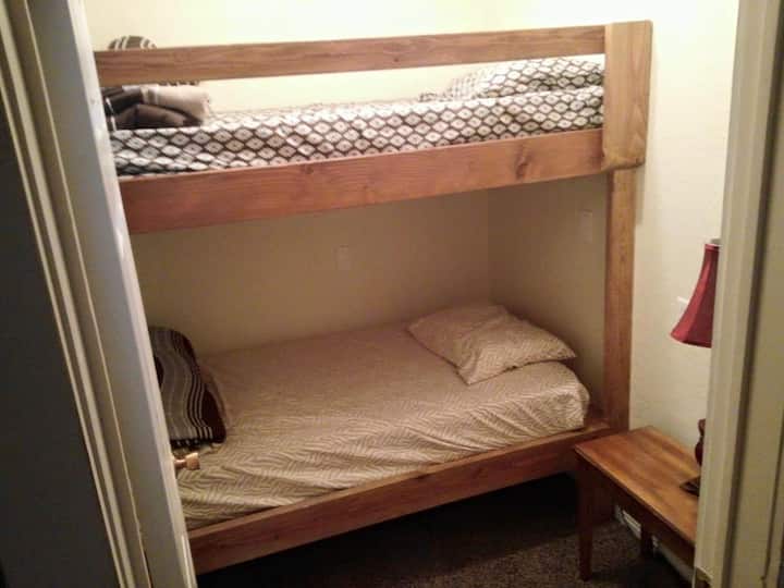 ชุดเตียงสองชั้นในห้องนอน 3