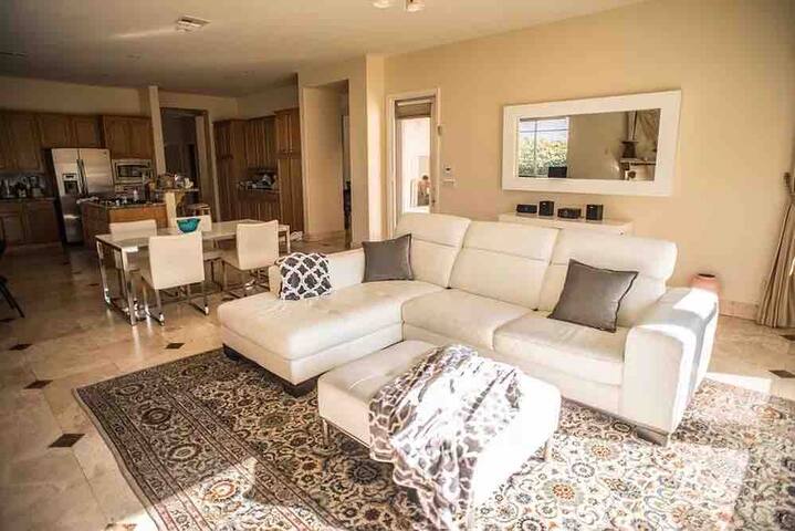 Luxury 5BR Spacious Home w/Basketball Court + Pool gallery image 3