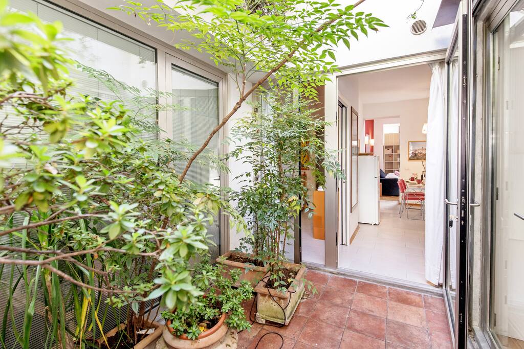 This little internal yard is shared with a studio that is open from 9 am to 6 pm. after 6 pm is private for you :)