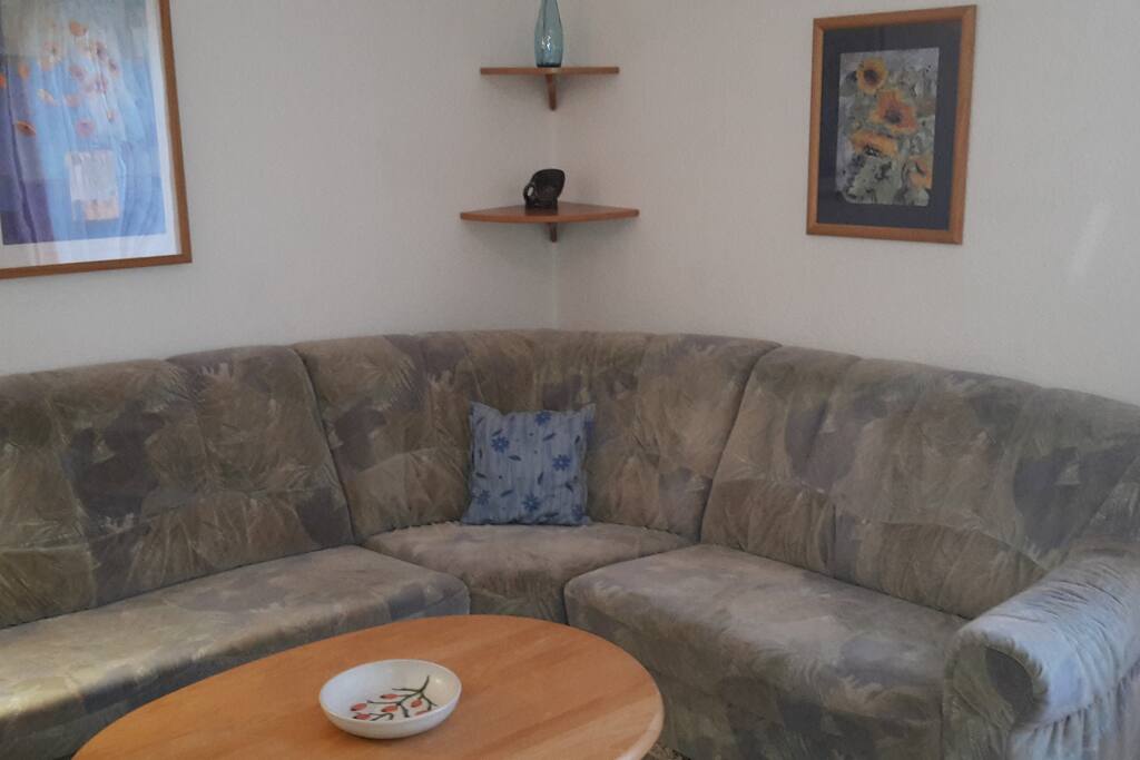 Wohnzimmer mit Ausziehcouch