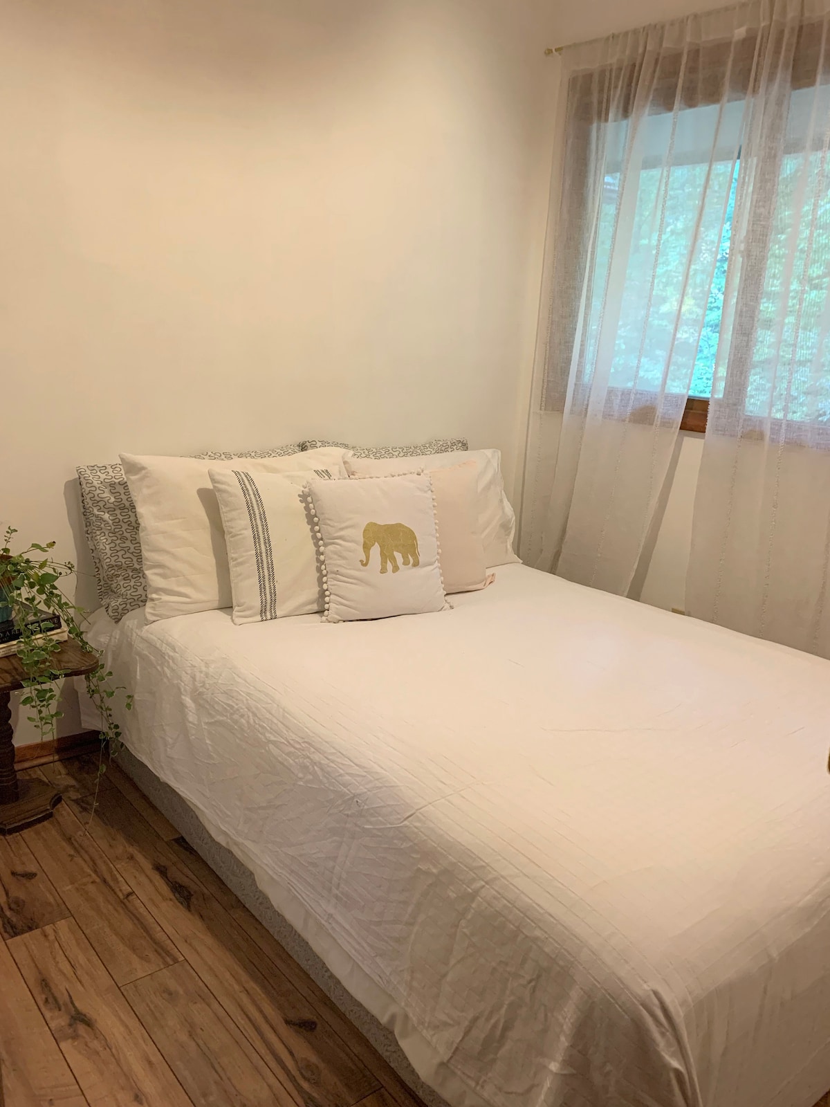 חדר שינה 3. מיטה בגודל מלא