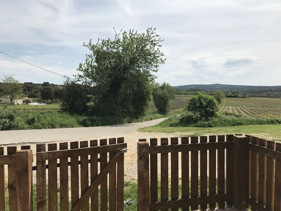 Vue de l'extérieur, depuis la terrasse du gîte