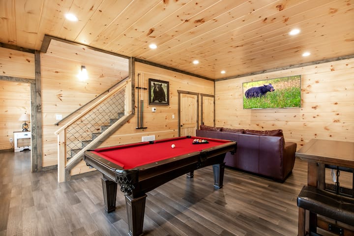 ห้องเล่นเกมระดับล่างพร้อมศิลปะทันสมัย/สนุกสนาน