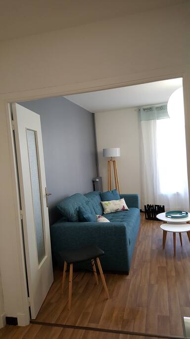 Après une journée bien remplie vous pourrez savourer un moment de détente sur ce canapé 3 places avec têtière !