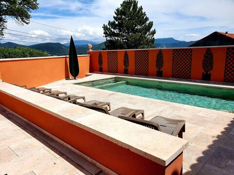 Air-conditioned house, heated pool, boulodrome.