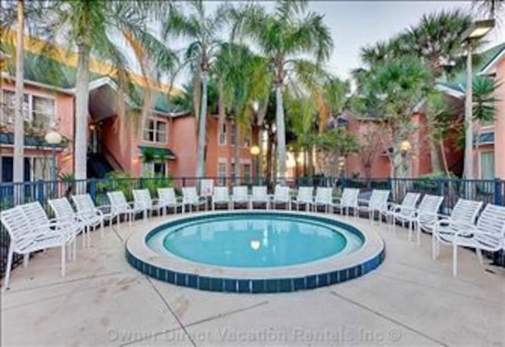 Hot tub to relax after a long day of parks or shopping.
