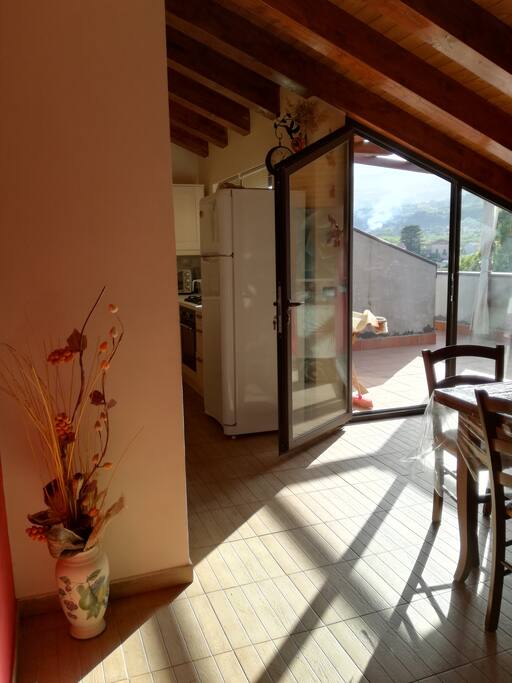 Cucina soggiorno apertura - terrazzino