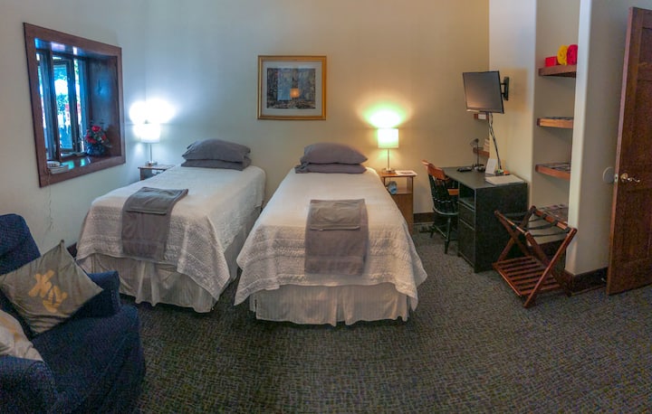 Cedar Fairmount private suite, near CCF, CWRU.