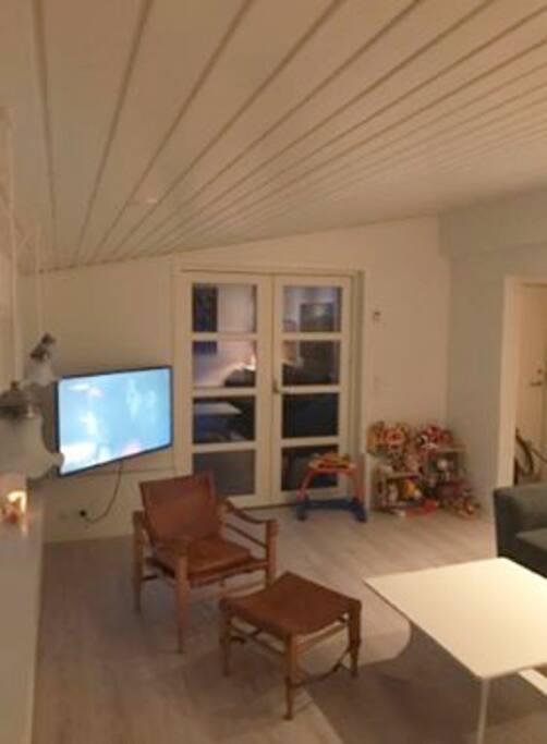 Cosy livingroom, with stressless chair and 46" TV with 20+ channels cable TV
