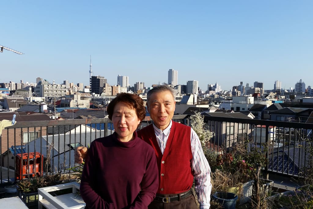 Hosts,Tom & Kimiko, are waiting for
guests from all over the world.